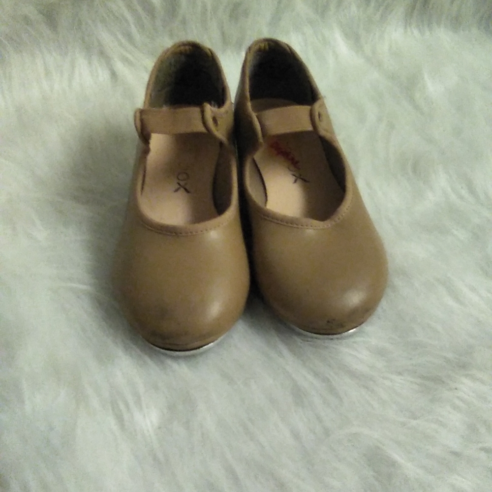 girls Capazio tap shoes size 11 1/2.